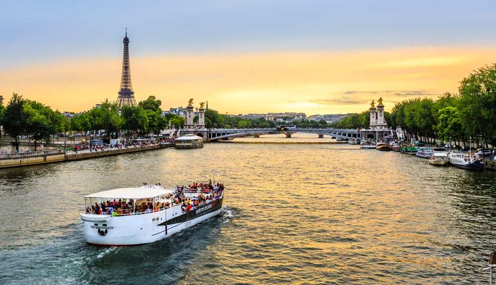 Đi du thuyền dọc sông Seine