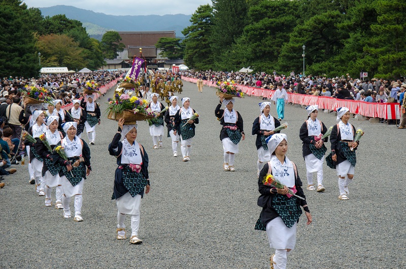 Jidai Matsuri là lễ hội tổ chức thường niên vào ngày 22 tháng 10 tại Kyoto, để kỷ niệm ngày thành lập cố đô này. Tham dự Jidai Matsuri, du khách như lên “cỗ máy thời gian” về những thế kỷ trước ở Nhật.