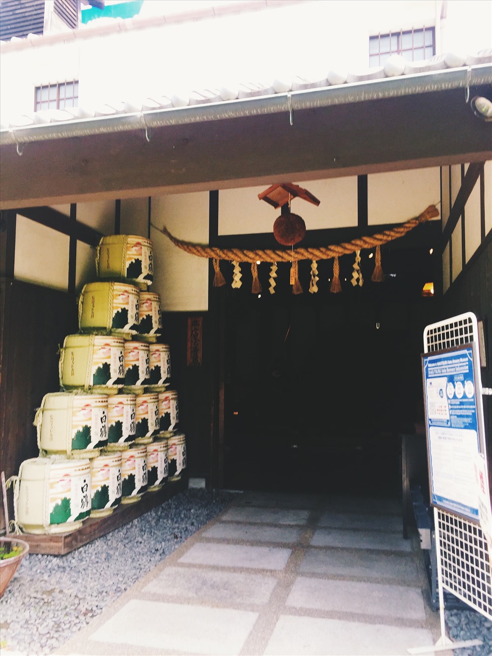 Tại quận Nada, Kobe, nơi được mệnh danh là vùng sản xuất rượu sake nổi tiếng nhất Nhật Bản. Cùng với thời tiết lý tưởng và gạo làm rượu sake chất lượng cao, khu vực gần cảng Kobe còn là trung tâm phân phối rượu sake khắp toàn quốc cũng như xuất khẩu đi nước ngoài. Ảnh: Linh Gooner