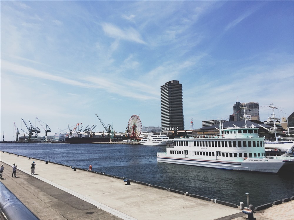 Cảng Kobe là cảng sầm uất thứ 4 của Nhật Bản với vai trò như một bến cảng thương mại quốc tế, hàng hải và du lịch. Đây là địa điểm mà bất cứ du khách nào đến với Kobe cũng đều phải ghé thăm. Ảnh: Linh Gooner