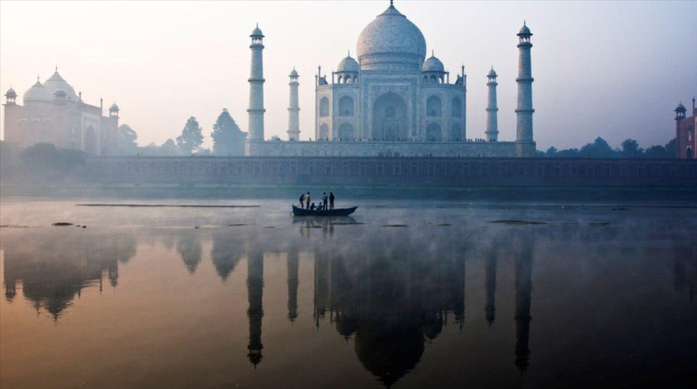 Taj Mahal huyền bí, ảo diệu đối với mọi du khách đến thăm quan.