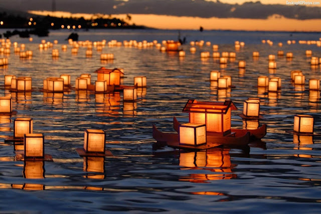  Obon là một sự kiện Phật giáo lớn được tổ chức hàng năm ở Nhật Bản trong tháng 7 âm lịch. Người ta tin rằng vào thời gian Obon, linh hồn của tổ tiên sẽ trở lại dương gian thăm người thân. Ngày nay, lễ hội này cũng trở thành dịp để sum họp gia đình và thể hiện tình yêu thương đối với những người còn sống. 