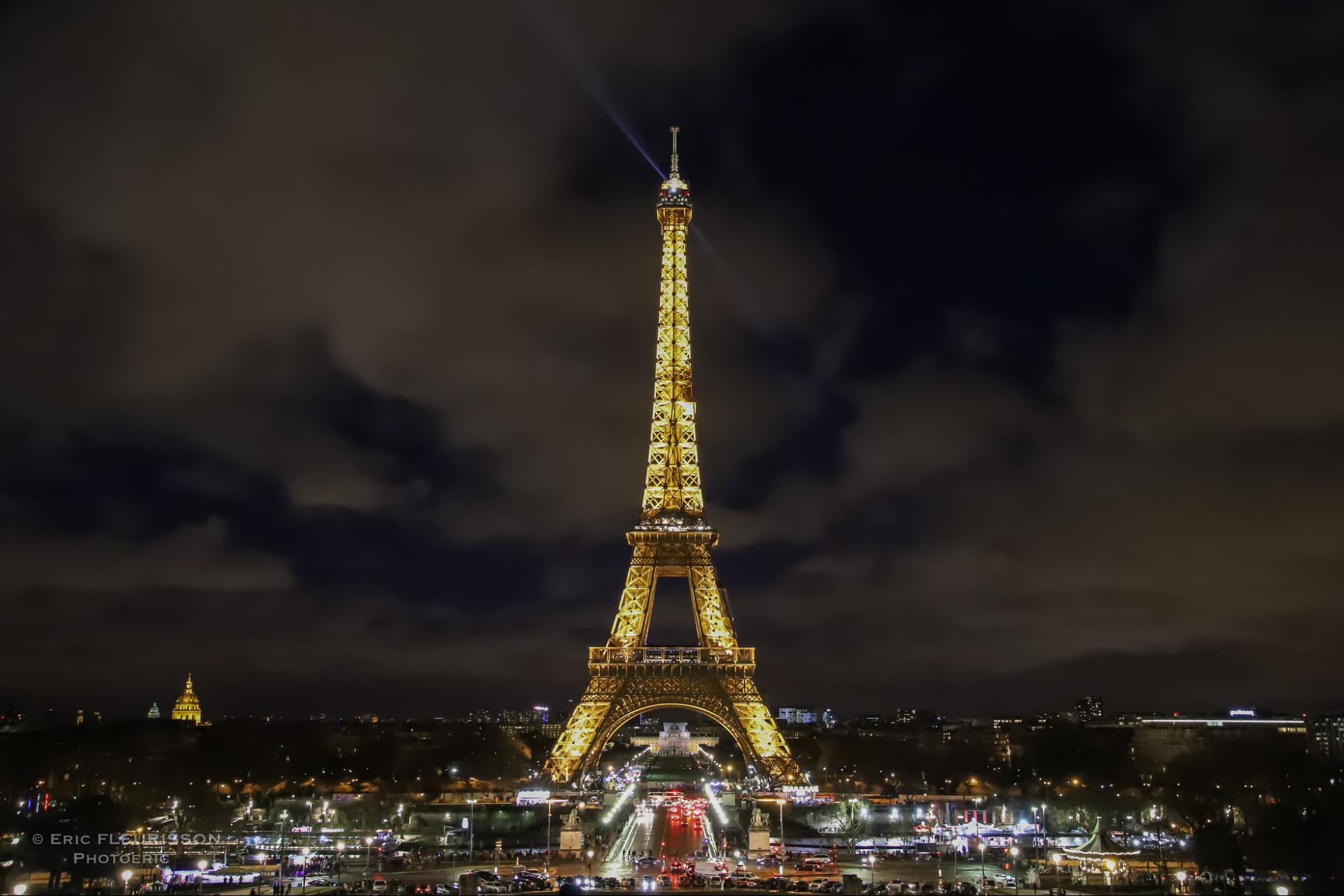 Thap Eiffel - Địa điểm tham quan du lịch ở Châu Âu