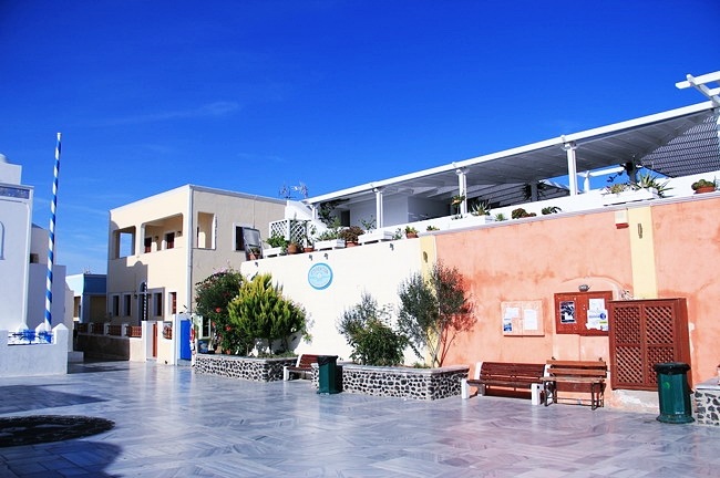 Màu xanh mê hoặc ở Santorini