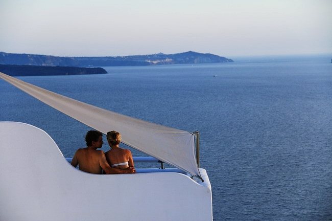 Màu xanh mê hoặc ở Santorini