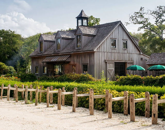 Nằm ở thành phố West Cape May, bang New Jersey, Mỹ, Beach Plum Farm trải rộng trên khu đất 62 Acres với hàng trăm loại rau quả, gia súc… cung ứng hầu hết nông sản Organic cho chuỗi nhà hàng và quán cà phê đông khách trên khắp nước Mỹ.