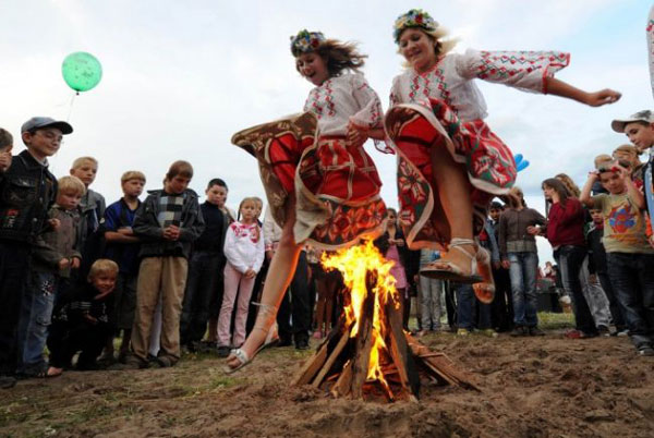 le-hoi-Ivan-Kupala-mua-he