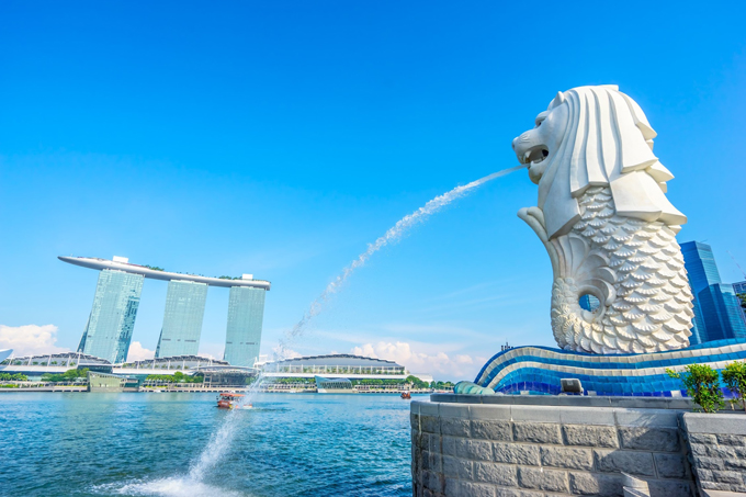 Công viên Merlion Park với tượng nhân sư phun nước ngay trung tâm Singapore.