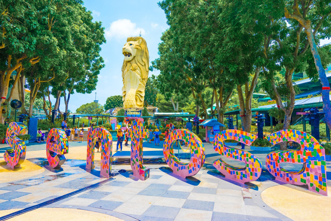 Đảo Sentosa cũng có một bức tượng nhân sư nhưng kích thước lớn hơn nhiều so với phiên bản ở Merlion park.