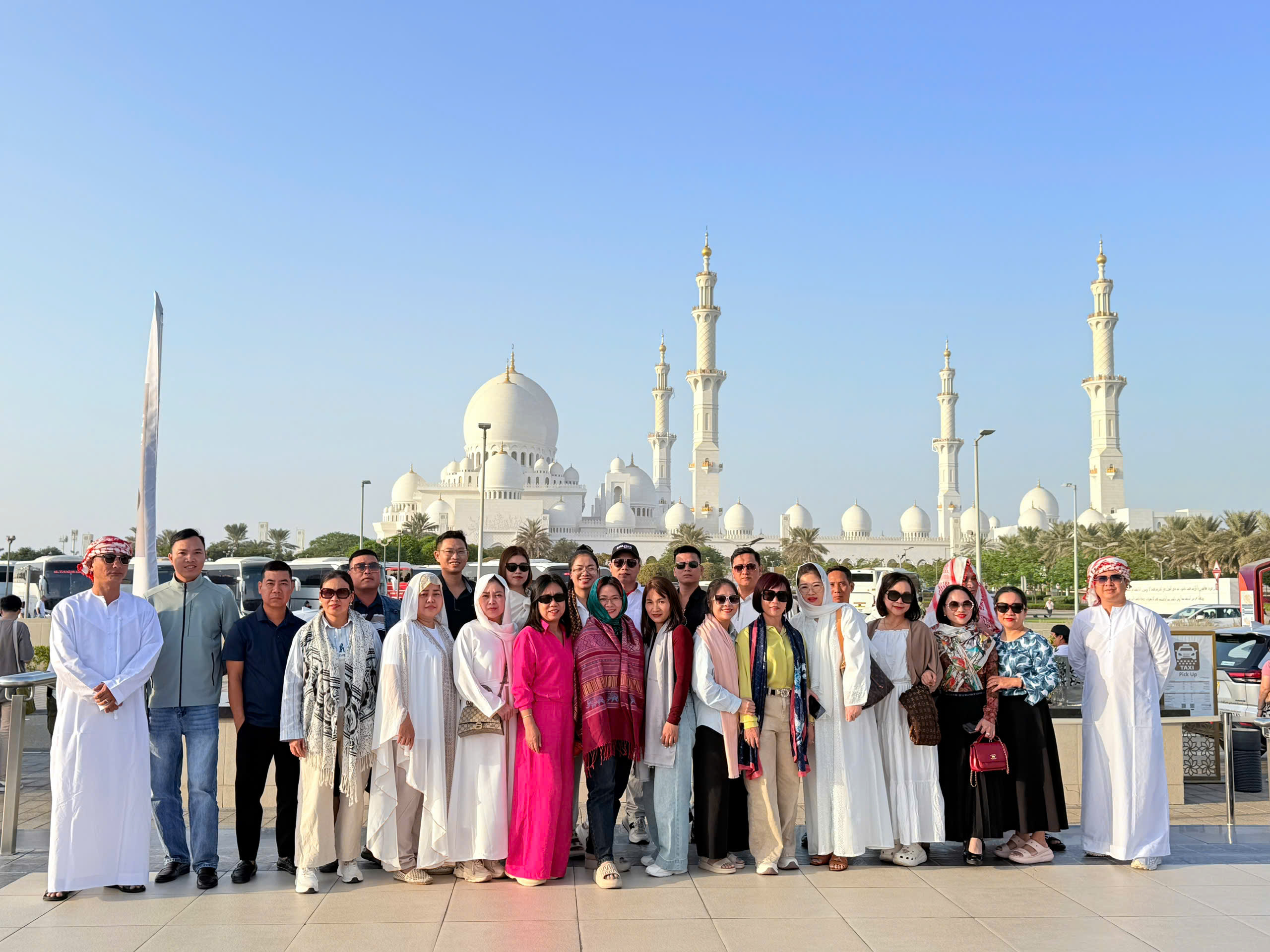 TOUR VIP 5* DU LỊCH DUBAI – SAFARI – ABUDHABI(6N5Đ) BAY THẲNG HÀNG KHÔNG EMIRATES&nbsp;5*