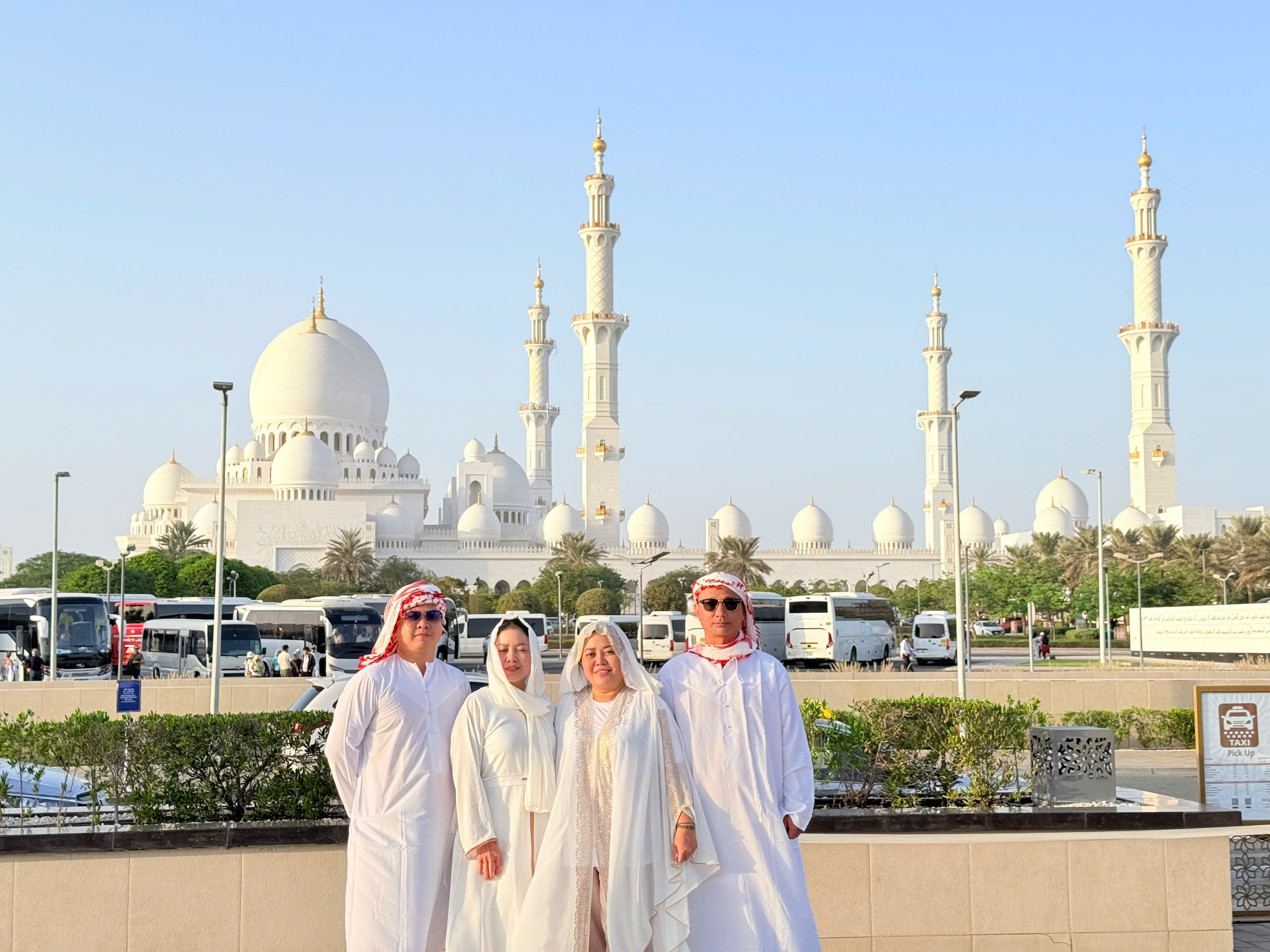 TOUR VIP 5* DU LỊCH DUBAI – SAFARI – ABUDHABI(6N5Đ) BAY THẲNG HÀNG KHÔNG EMIRATES&nbsp;5*