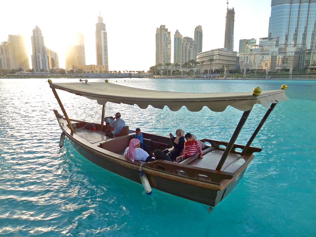 Trải Nghiệm Taxi Trên Nước Qua Vịnh Dubai Water Abra Và Du Lịch Dubai – HVN TRAVEL Du Lịch Hà Nội Việt Nam – Dịch Vụ Với Nụ Cười