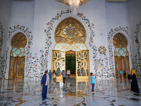 Sheikh Zayed - Thánh đường trắng tuyệt đẹp ở Abu Dhabi - Ảnh 4.