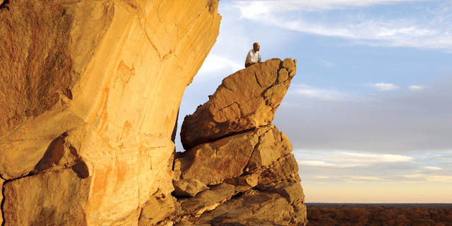Những cánh đồng đá thuộc vùng núi Tsodilo nằm ở phía Tây Bắc của Botswana là nơi hội tủ của nhiều bức tranh đá cổ xưa nhất thế giới. Tại đây, UNESCO đã thông kê được có khoảng 4.500 bức vẽ trong diện tích 10 km2.