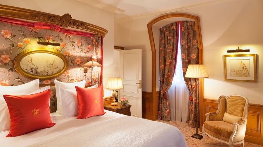 Các phòng hạng suite sang trọng được bài trí như thời Vua Louis XV. Ảnh: Auberge du Jeu de Paume