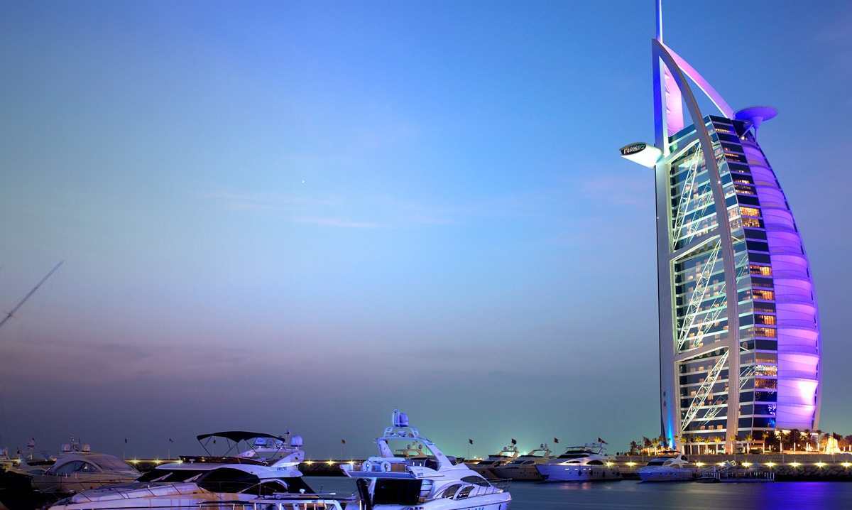 khách sạn 7 sao hình cánh buồm tráng lệ Burj Al Arab 