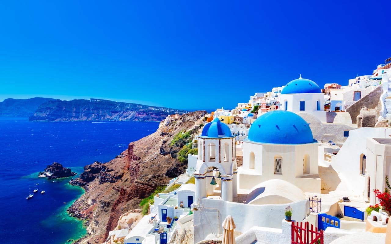 Bạn sẽ được lạc vào một xứ sở thần tiên, thiên đường lãng mạn nhất khi đến với hòn đảo Santorini Hy Lạp 